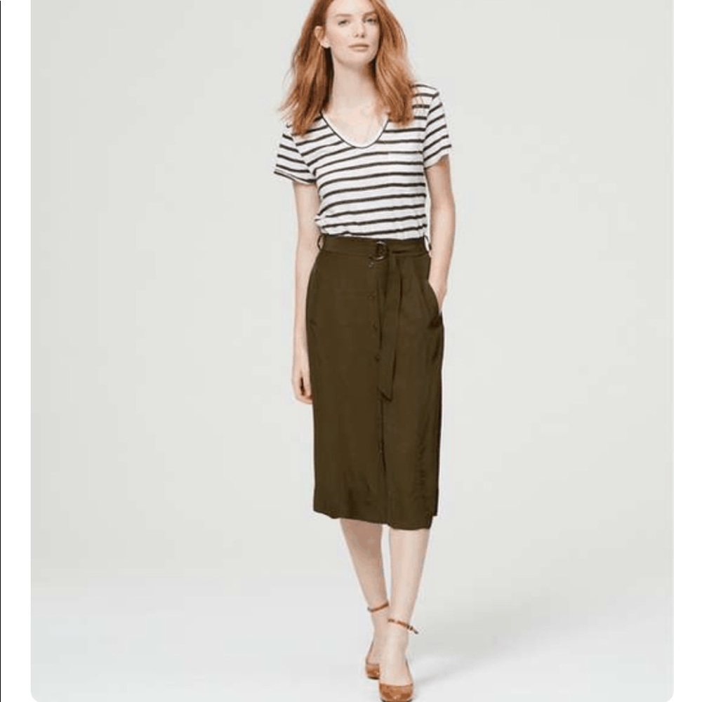 ⚡️Price Drop⚡️ NWT Loft Petite Midi Skirt